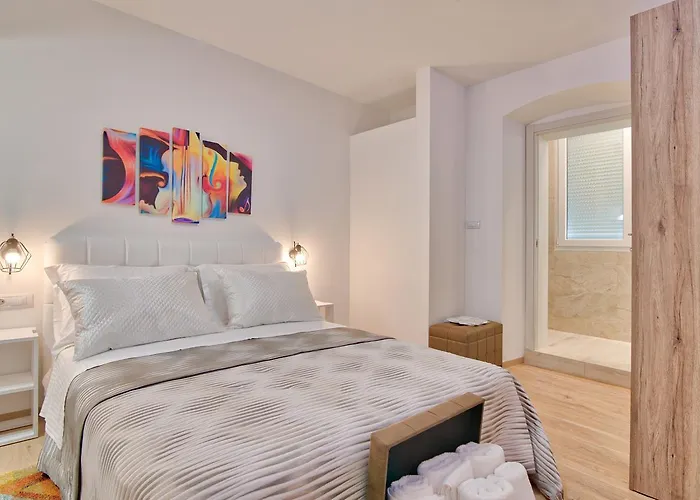 Candler\'S Old Town Apartments
